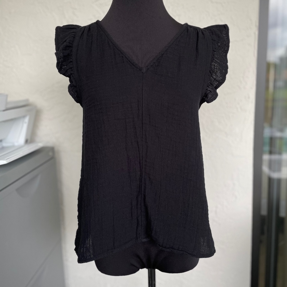 Old Navy Sleeveless Crinkle Gauze Shirt